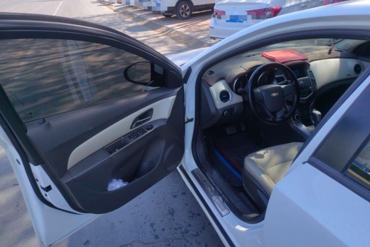 Used Chevrolet Cruze 2015 1.5L Classic SE AT Driver Seat