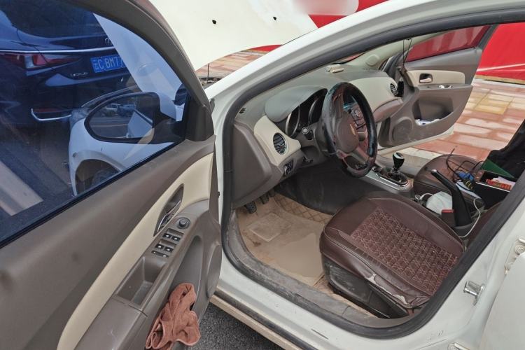 Used Chevrolet Cruze 2015 1.5L Classic SL MT Driver Seat