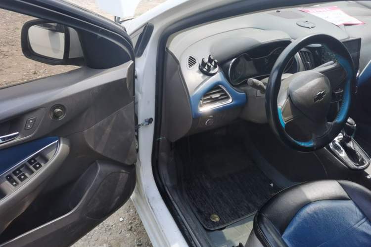 Used Chevrolet Cruze 2015 1.5L Automatic Fashion Navigation Edition Driver Seat