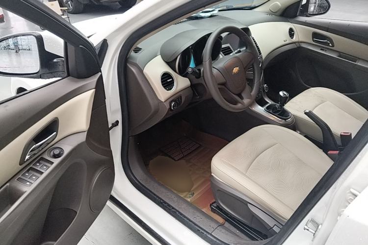 Used Chevrolet Cruze 2015 1.5L Classic SE MT Driver Seat