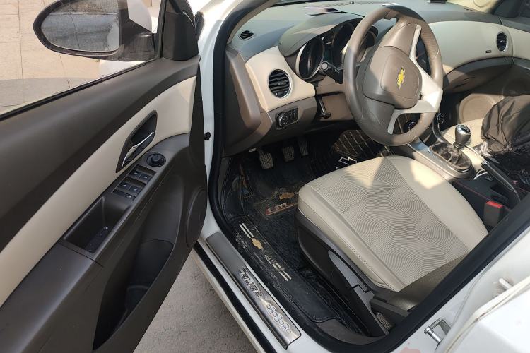 Used Chevrolet Cruze 2015 1.5L Classic SE MT Driver Seat