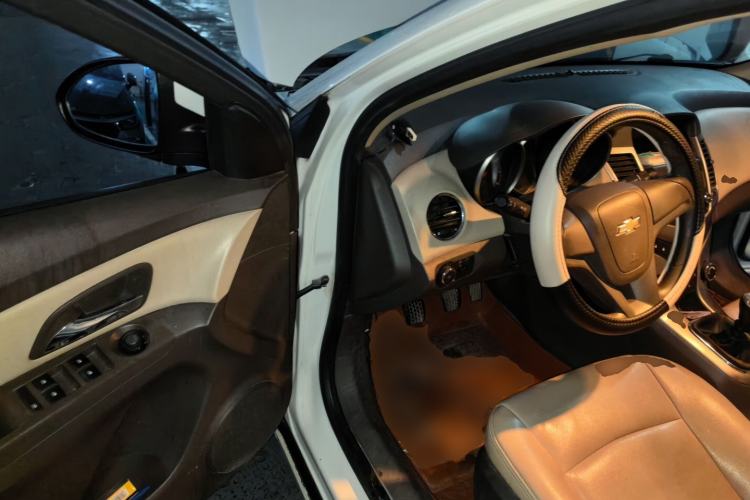 Used Chevrolet Cruze 2015 1.5L Classic SL MT Driver Seat