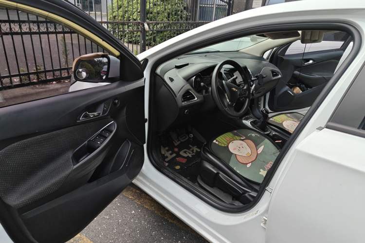 Used Chevrolet Cruze 2015 1.5L Manual Elite Edition Driver Seat