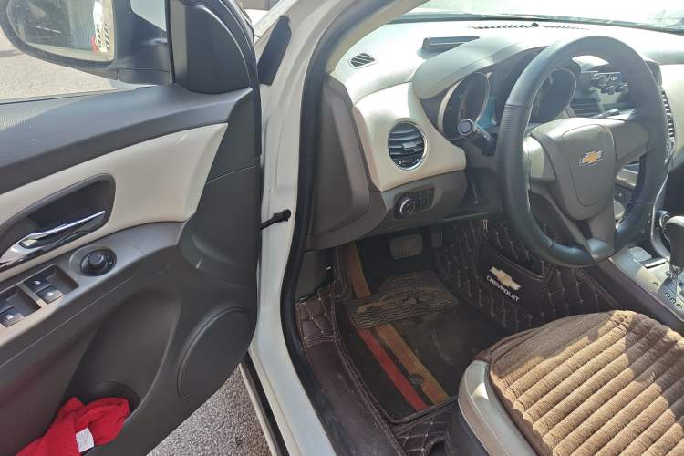 Used Chevrolet Cruze 2015 1.5L Classic SE AT Driver Seat