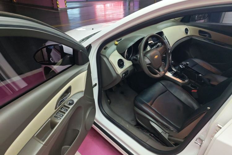 Used Chevrolet Cruze 2015 1.5L Classic SL MT Driver Seat