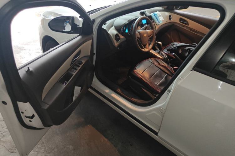 Used Chevrolet Cruze 2015 1.5L Classic SE AT Driver Seat