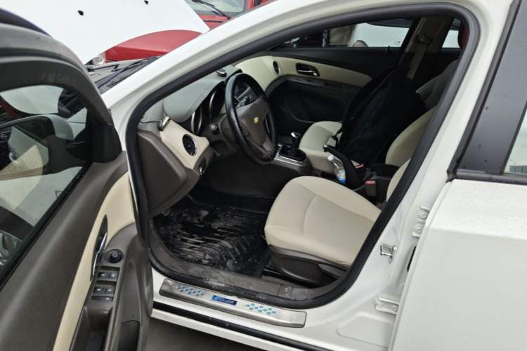 Used Chevrolet Cruze 2015 1.5L Classic SL MT Driver Seat