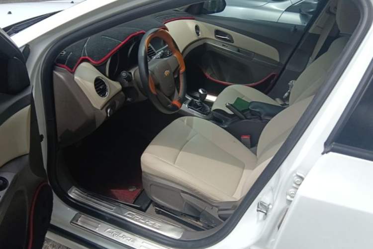 Used Chevrolet Cruze 2015 1.5L Classic SL MT Driver Seat