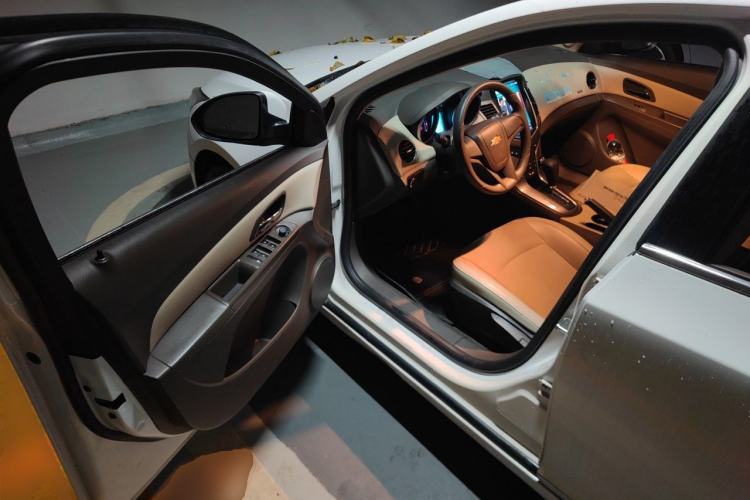 Used Chevrolet Cruze 2015 1.5L Classic SE AT Driver Seat