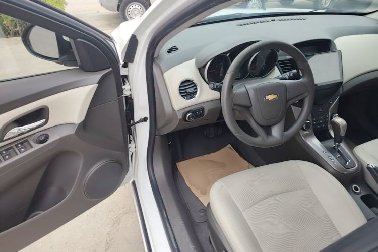 Used Chevrolet Cruze 2015 1.5L Classic SE AT Driver Seat