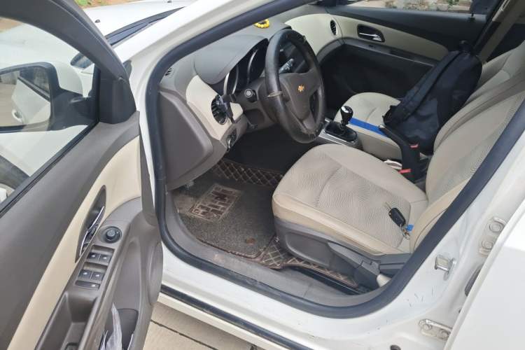 Used Chevrolet Cruze 2015 1.5L Classic SL MT Driver Seat