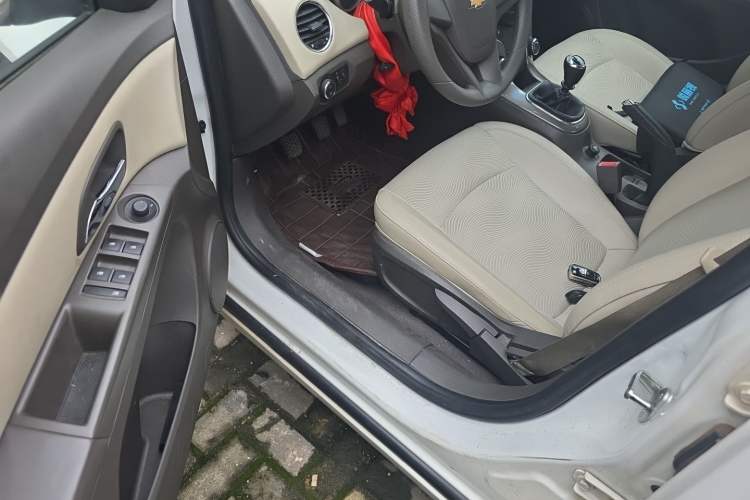 Used Chevrolet Cruze 2015 1.5L Classic SE MT Driver Seat