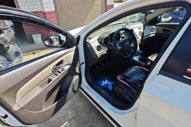 Used Chevrolet Cruze 2015 1.5L Classic SL MT Driver Seat