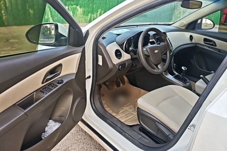 Used Chevrolet Cruze 2015 1.5L Classic SL MT Driver Seat
