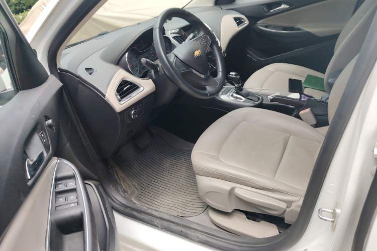 Used Chevrolet Cruze 2015 1.4T DCG Luxury Edition Driver Seat