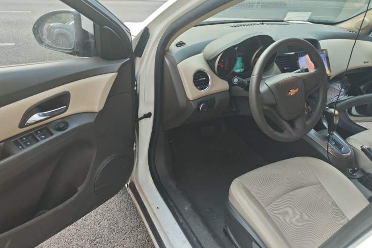 Used Chevrolet Cruze 2015 1.5L Classic SE AT Driver Seat