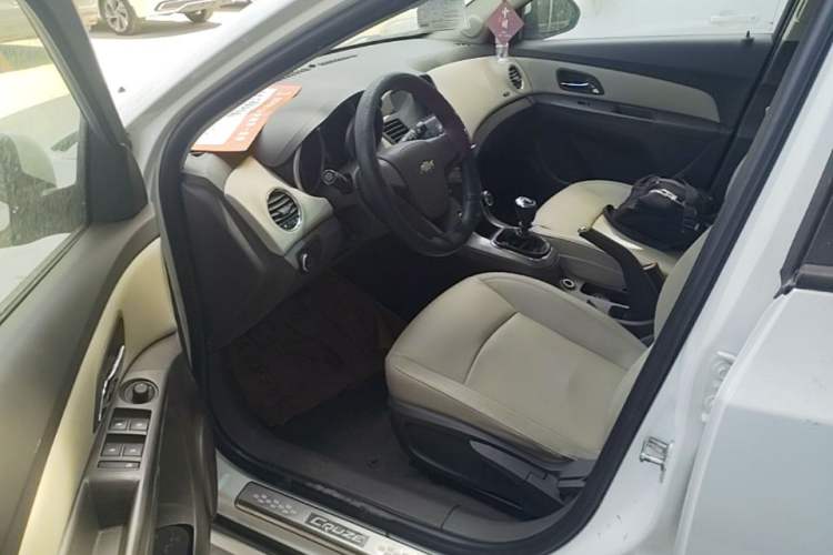 Used Chevrolet Cruze 2015 1.5L Classic SE MT Driver Seat