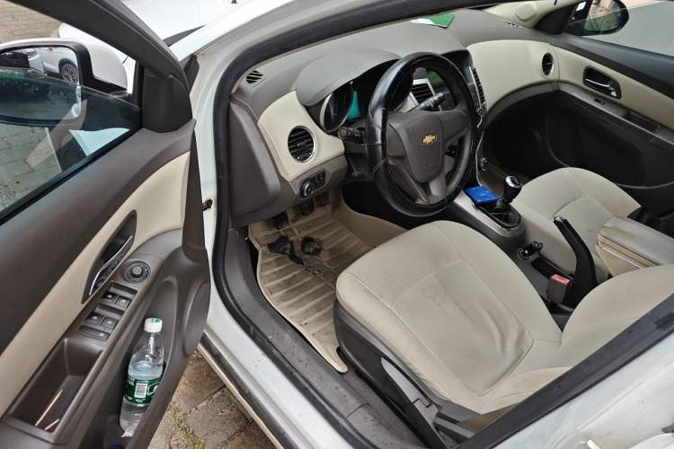 Used Chevrolet Cruze 2015 1.5L Classic SL MT Driver Seat