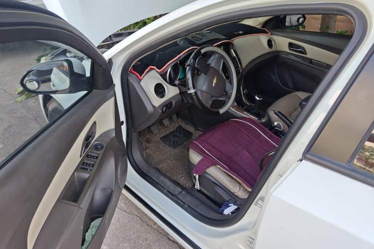Used Chevrolet Cruze 2015 1.5L Classic SL MT Driver Seat