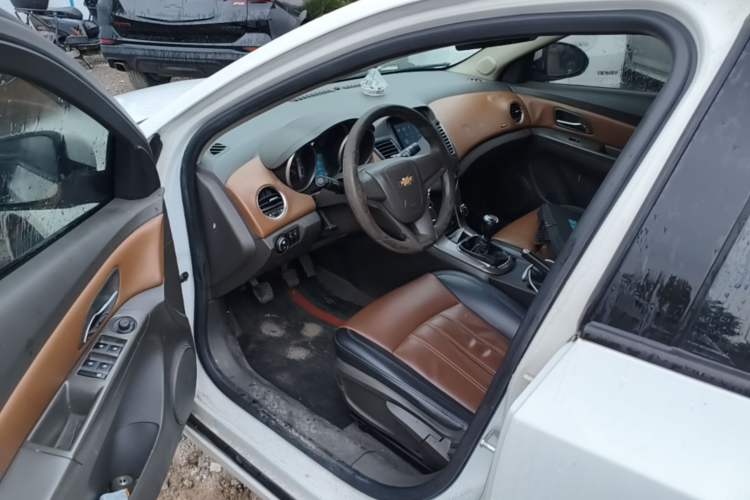 Used Chevrolet Cruze 2015 1.5L Classic SE MT Driver Seat