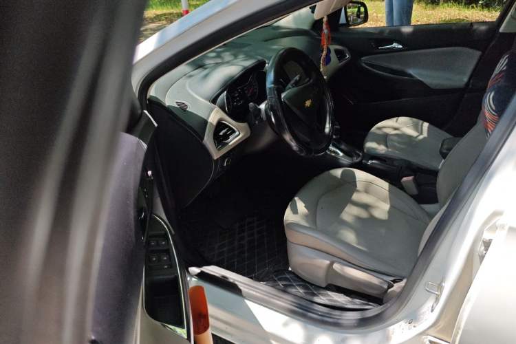 Used Chevrolet Cruze 2015 1.5L Automatic Luxury Edition Driver Seat