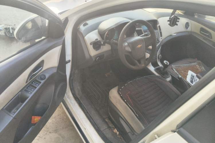 Used Chevrolet Cruze 2015 1.5L Classic SL MT Driver Seat