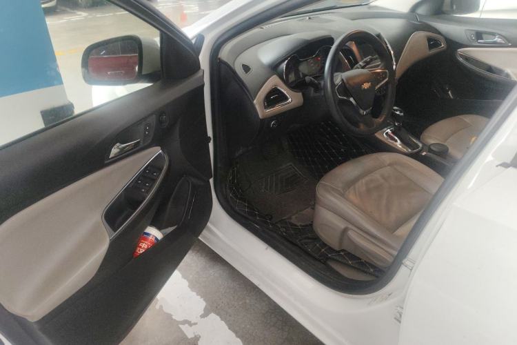 Used Chevrolet Cruze 2015 1.4T DCG Luxury Edition Driver Seat
