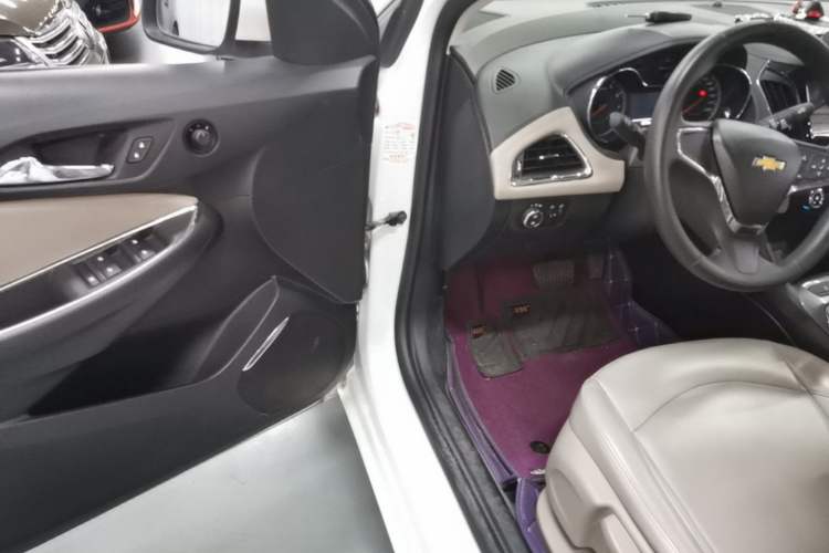 Used Chevrolet Cruze 2015 1.5L Automatic Luxury Edition Driver Seat