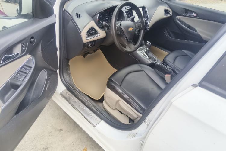 Used Chevrolet Cruze 2015 1.5L Automatic Luxury Edition Driver Seat