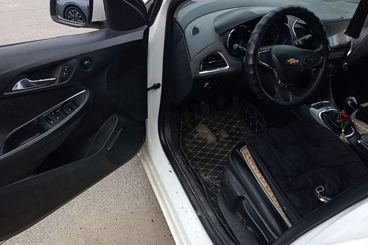 Used Chevrolet Cruze 2015 1.5L Manual Elite Edition Driver Seat
