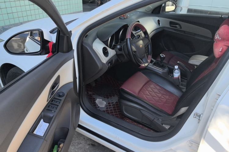 Used Chevrolet Cruze 2015 1.5L Classic SL MT Driver Seat