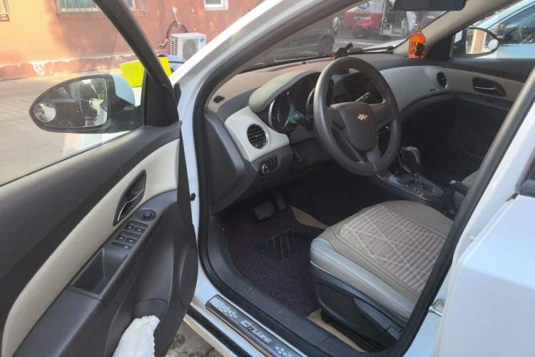 Used Chevrolet Cruze 2015 1.5L Classic SE AT Driver Seat