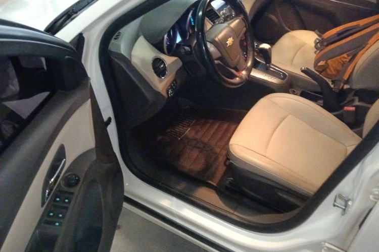 Used Chevrolet Cruze 2015 1.5L Classic SE AT Driver Seat