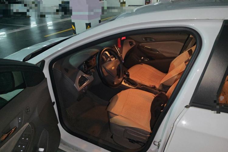Used Chevrolet Cruze 2015 1.5L Automatic Fashion Navigation Edition Driver Seat