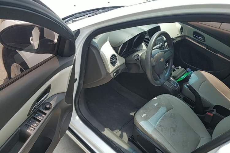 Used Chevrolet Cruze 2015 1.5L Classic SE AT Driver Seat