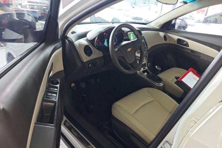 Used Chevrolet Cruze 2015 1.5L Classic SL MT Driver Seat