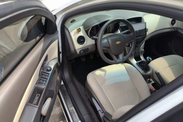 Used Chevrolet Cruze 2015 1.5L Classic SL MT Driver Seat