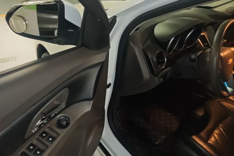 Used Chevrolet Cruze 2015 1.5L Classic SE AT Driver Seat