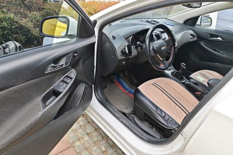 Used Chevrolet Cruze 2015 1.5L Manual Elite Edition Driver Seat