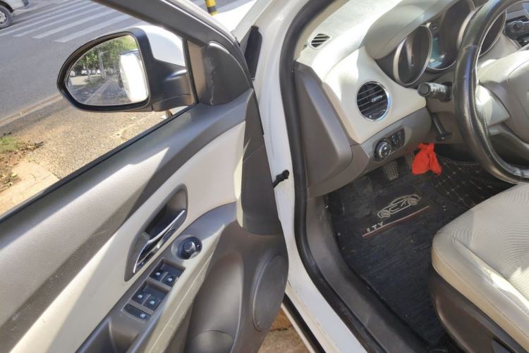 Used Chevrolet Cruze 2015 1.5L Classic SE MT Driver Seat