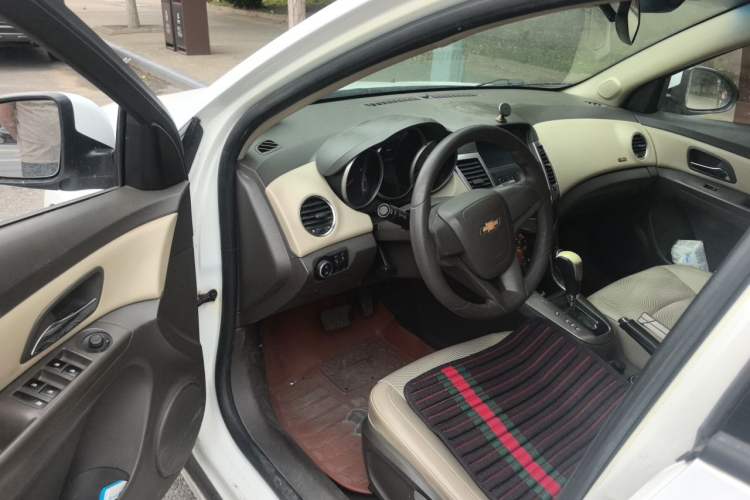 Used Chevrolet Cruze 2015 1.5L Classic SE AT Driver Seat