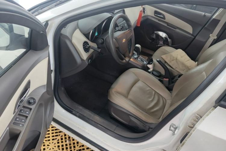 Used Chevrolet Cruze 2015 1.5L Classic SE AT Driver Seat