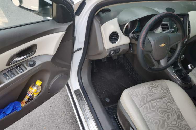 Used Chevrolet Cruze 2015 1.5L Classic SE MT Driver Seat