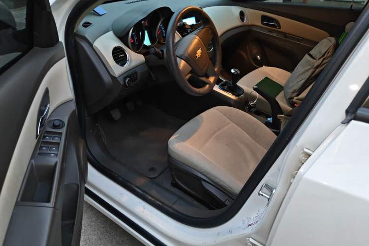 Used Chevrolet Cruze 2015 1.5L Classic SL MT Driver Seat