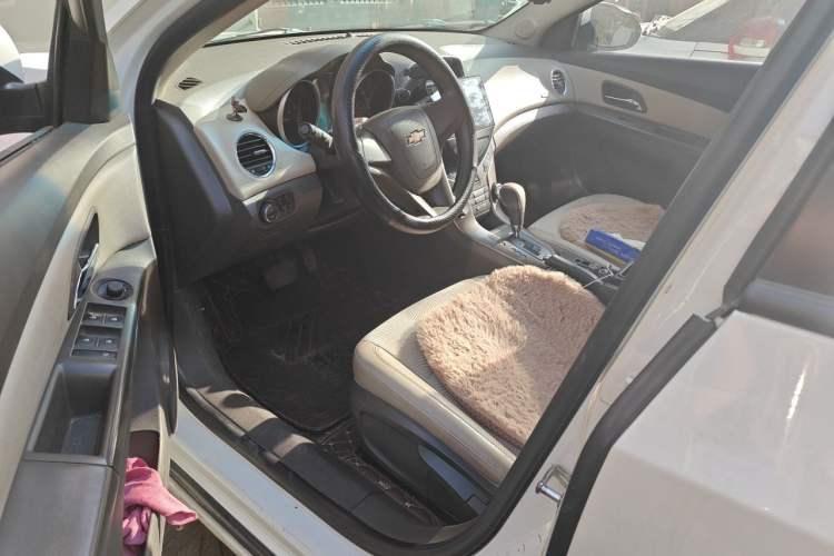 Used Chevrolet Cruze 2015 1.5L Classic SE AT Driver Seat