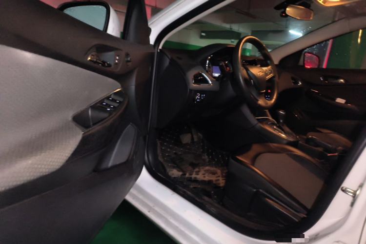Used Chevrolet Cruze 2015 1.5L Automatic Luxury Edition Driver Seat