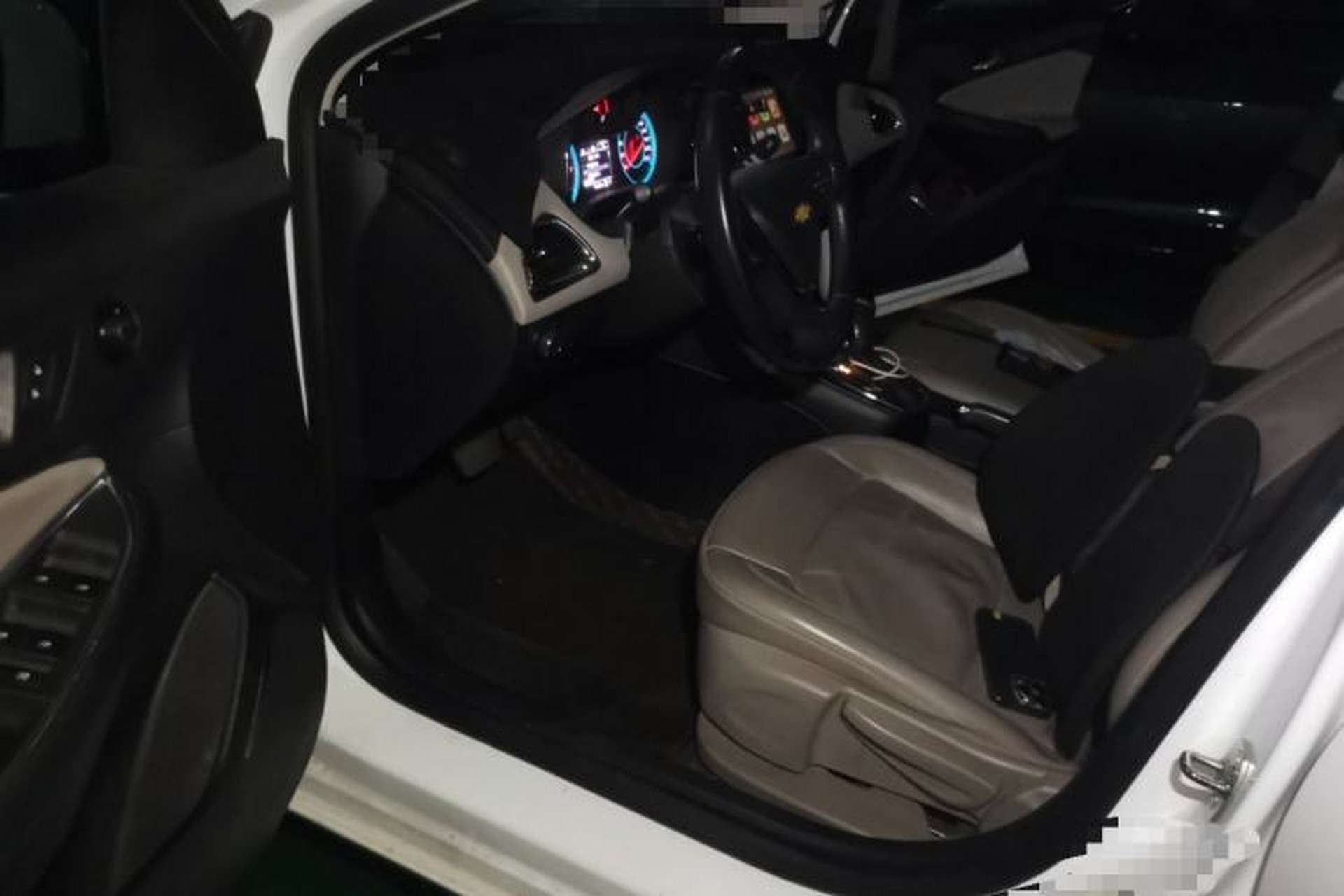 Used Chevrolet Cruze 2015 1.4T DCG Luxury Edition Driver Seat