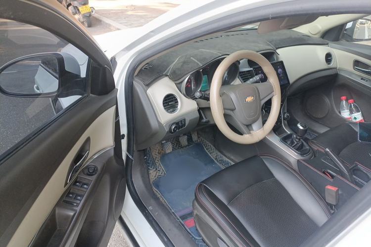 Used Chevrolet Cruze 2015 1.5L Classic SL MT Driver Seat