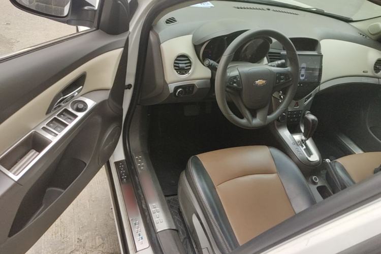 Used Chevrolet Cruze 2015 1.5L Classic SE AT Driver Seat
