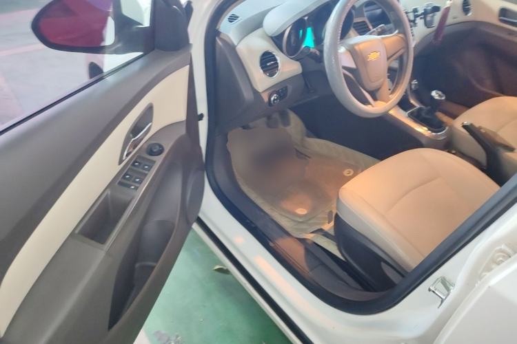 Used Chevrolet Cruze 2015 1.5L Classic SE MT Driver Seat